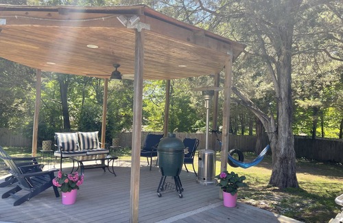Oxford House | Large home in quiet neighborhood 5 minutes from Campus!