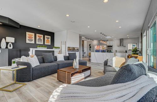 Northeast Colorado Springs House | Large Home-Pikes Peak Views-High End-Pool Table