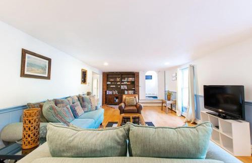 Chatham House | Large Home w Fire Pit and Dogs Welcome