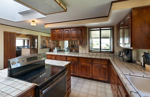 Brookings House | Large Home with Luxury Hot Tub and Custom Vaulted Ceilings