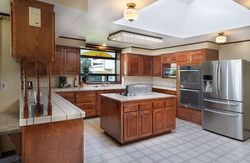 Brookings House | Large Home with Luxury Hot Tub and Custom Vaulted Ceilings