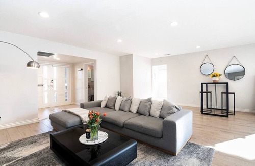 Reseda House | Large Home with Pool + Jacuzzi