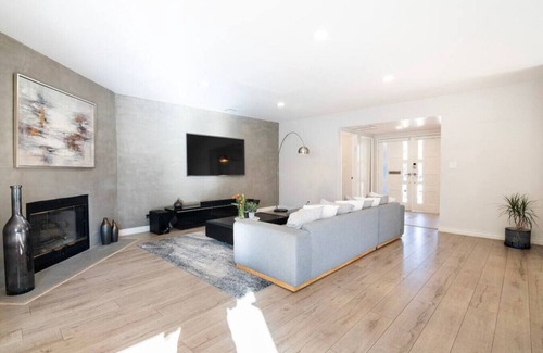 Reseda House | Large Home with Pool + Jacuzzi