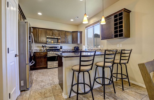 Tri-Cities House | Large Home Yard 3 Car Garage 4 3 1207