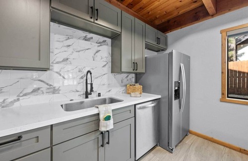 Summit Estates House | large house 10 minutes walk to Ski slope with game room