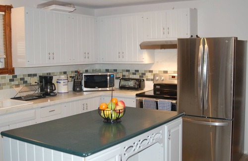 Middletown House | Large house-10 minutes to Newport
