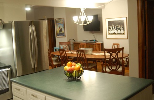 Middletown House | Large house-10 minutes to Newport