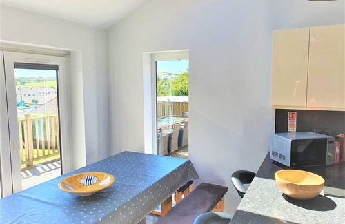 Bude House | Large House in Bude, Cornwall, Sleep18, Quiet Location, Just 10min Walk To Beach