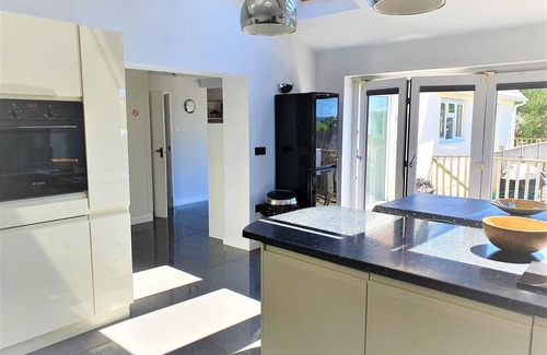 Bude House | Large House in Bude, Cornwall, Sleep18, Quiet Location, Just 10min Walk To Beach