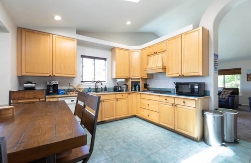 Berkley House | Large House, New Basement, Minutes from Downtown!