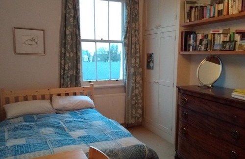 Ravenscourt Park House | large house on square, 5 minutes from Thames river and centrally located.