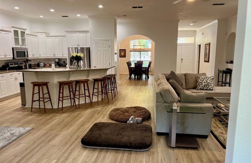 Haile Plantation House | Large house. Perfect for reunions and, of course Game Day! 20 Minutes to UF! n