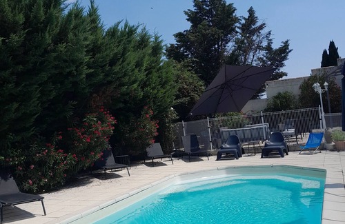 Pertuis House | LARGE HOUSE WITH HEATED POOL AND SPA