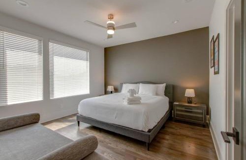 Hillsboro Village House | Large Impressive Townhome Private Viewing Terrace