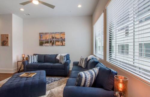 Hillsboro Village House | Large Impressive Townhome Private Viewing Terrace