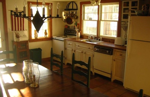 St. Michaels House | Large -IN TOWN- Historic House on Harbor in St Michaels - Walk to Everything!