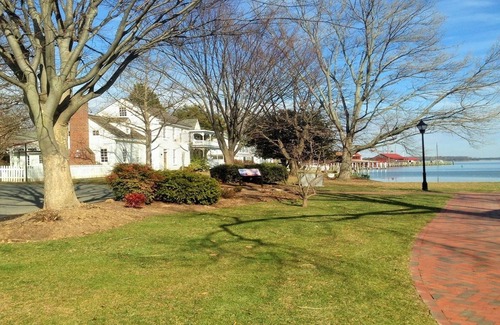 St. Michaels House | Large -IN TOWN- Historic House on Harbor in St Michaels - Walk to Everything!
