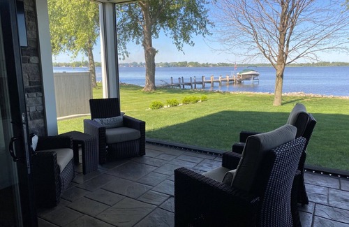 Butte Des Morts House | Large Lake House - 4 Bedroom - EAA Oshkosh