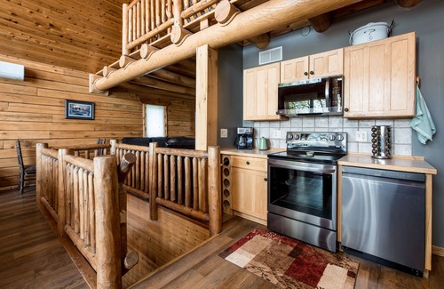 Miltona Cabin | Large Log Cabin: SUPERHOSTS, Lake, Pets Ok, Sandy Beach, Sauna, Game room