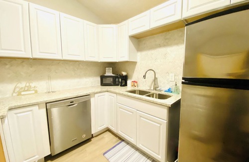 Church Street House | Large Lux Duplex 5Beds/4Baths 10 Mins from Airport