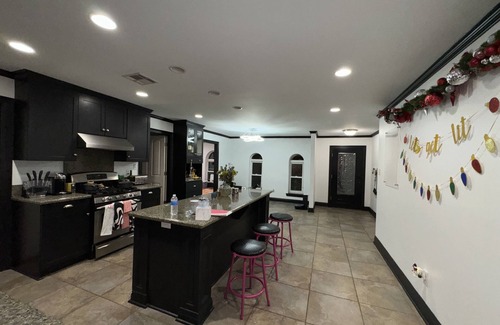 Kenner - Louis Armstrong International Airport House | Large, Luxe NOLA/Metairie Home- Tankless Waterheater, Huge Yard! Near Lakefront