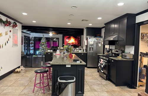Kenner - Louis Armstrong International Airport House | Large, Luxe NOLA/Metairie Home- Tankless Waterheater, Huge Yard! Near Lakefront
