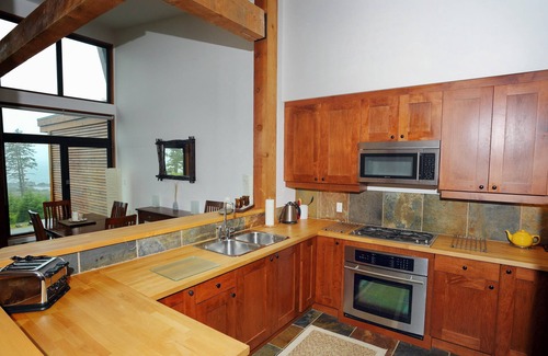 Ucluelet Condo | Large & Luxurious Oceanview Villa - Pacific Rim Retreat