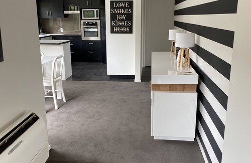 Riccarton House | Large luxury family friendly townhouse close to Hagley park and town