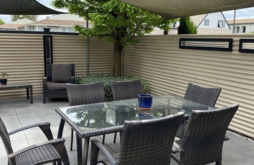 Riccarton House | Large luxury family friendly townhouse close to Hagley park and town