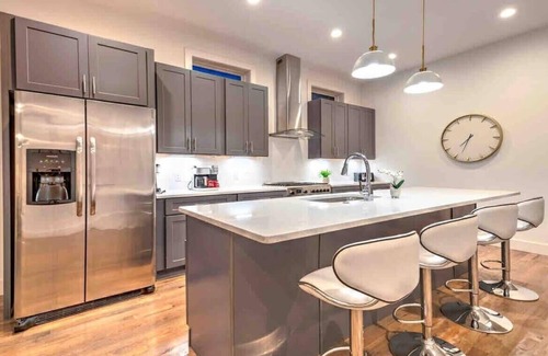 Eighth Avenue House | Large Luxury Home 13 Beds Pool Table Rooftop!