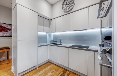 Southfield Apartment | Large Modern 1 Bedroom Apartment (767 sq ft) in a New Build