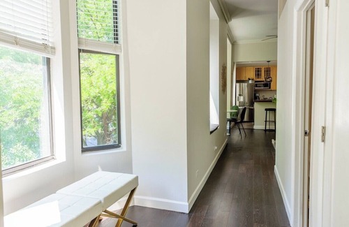 Near North Side Condo | Large Modern 2BD/2BA Condo in River North- Free Parking!