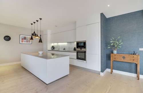 Soho Apartment | Large Modern Designer Soho Flat with 24 Hour Concierge and Terrace
