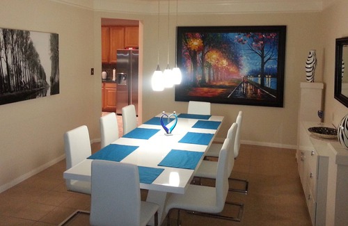 Missouri City House | Large Modern home - Budget room with 2 x Twin beds