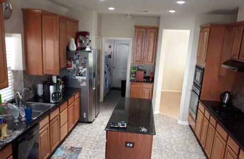 Missouri City House | Large Modern home - Budget room with 2 x Twin beds