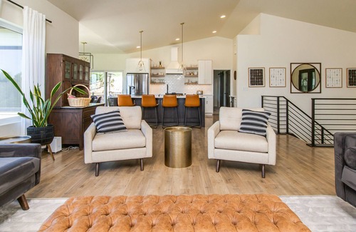 Rapid City House | Large, Modern Home with a View