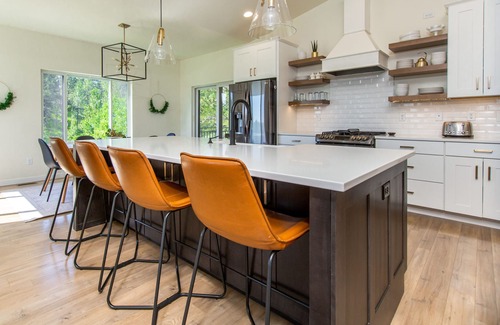 Rapid City House | Large, Modern Home with a View