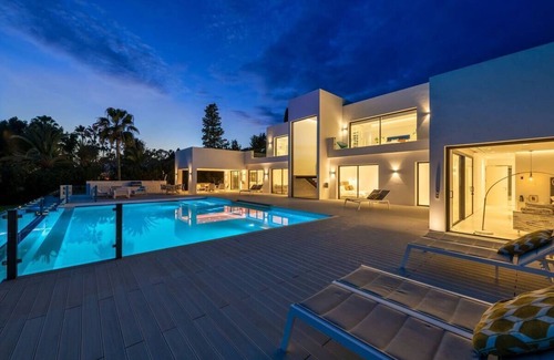 New Golden Mile Villa | LARGE MODERN VILLA WITH HEATABLE INFINITY POOL AND 7 BEDROOMS
