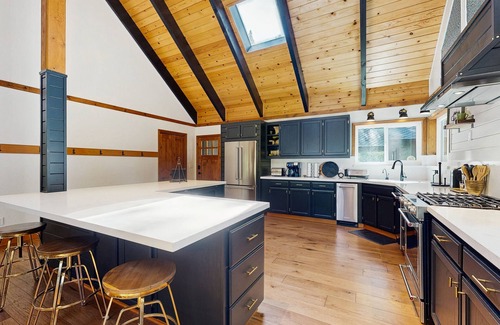 Arnold House | Large Mountain Chalet with Spa, Wet Bar, Home Gym, Decks, Near Lake