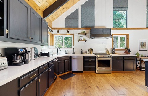 Arnold House | Large Mountain Chalet with Spa, Wet Bar, Home Gym, Decks, Near Lake