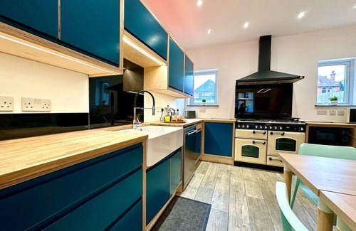 Winton House | Large NEW 4 bedroom house Sleeps 12 Accepts Groups