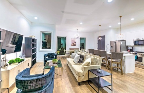 Berry Hill House | Large New Luxury Home! Rooftop Views w/Hot Tub!