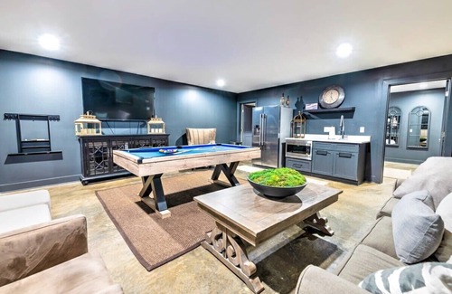Berry Hill House | Large New Luxury Home! Rooftop Views w/Hot Tub!