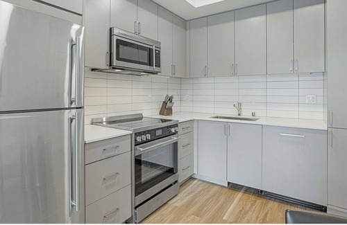 Midway Apartment | Large newly designed 1BR apt with high end appliances in prime location!