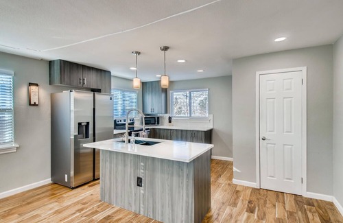 Bel Aire House | Large Newly Renovated 5 bedroom 2 bath Home