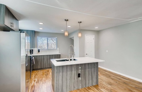 Bel Aire House | Large Newly Renovated 5 bedroom 2 bath Home