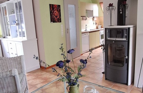 Bunsdorf House | Large Nurda house directly on the Wittensee with stove and private garden. Rowing boat
