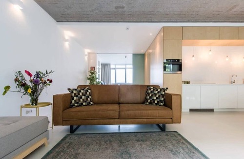 Westpoort Apartment | Large One-bedroom Apartment