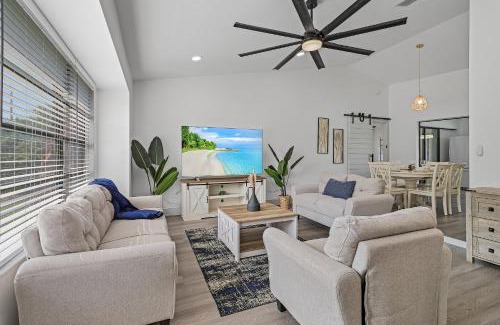 Port Charlotte House | Large Outdoor Living Space, Pool Table and Heated Pool - Oasis of Port Charlotte - Roelens