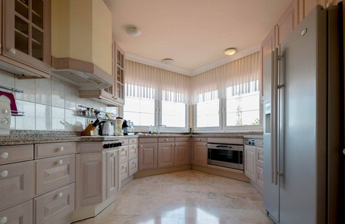 Chayofa Apartment | Large Penthouse Apartment in a Luxury Villa with Pool ans Sea View
